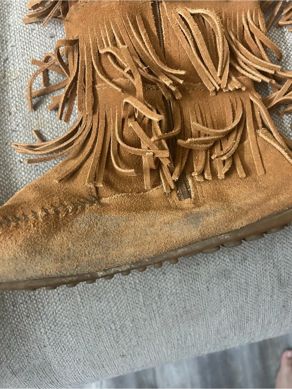 Minnetonka five tier fringe boots women's size 10